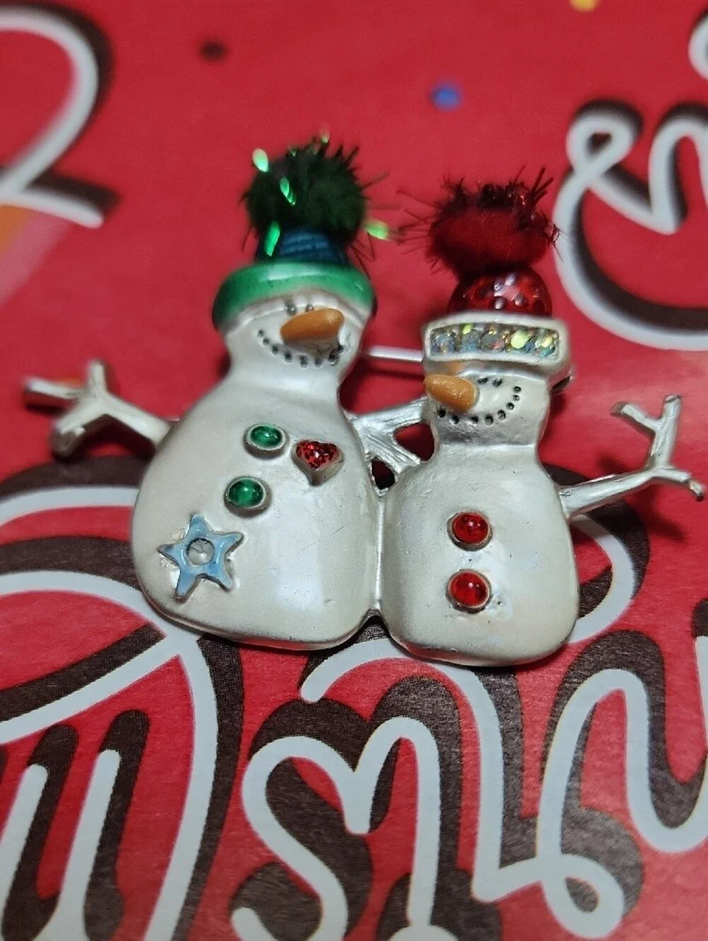 AJMC Festive Snowman Couple Pin Brooch - White, Red, Green